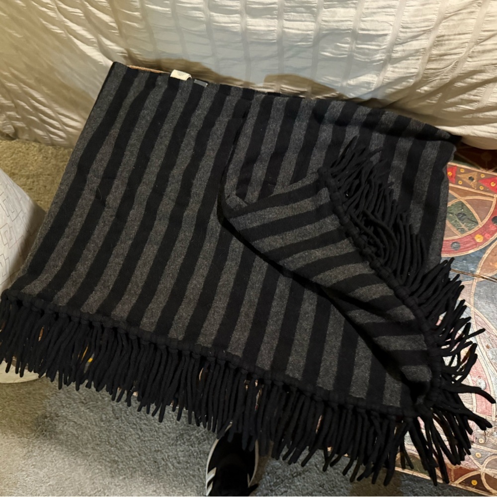 Kinross Cashmere Black and Grey Fringed Infinity Scarf - Picture 11 of 13